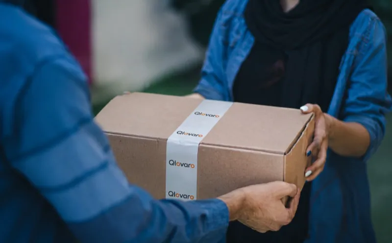 Dropshipping orders being picked and packed in China
